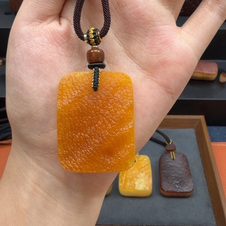 蜜蜡未镶嵌吊坠(赠链)