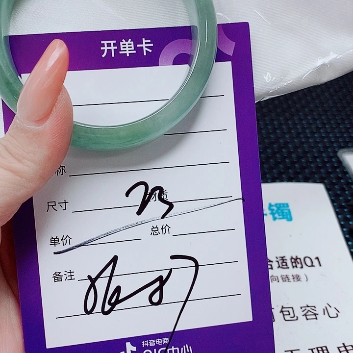 翡翠未镶嵌手镯（圆镯）