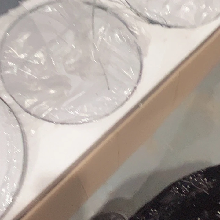 智能语音控制餐厅吊灯。