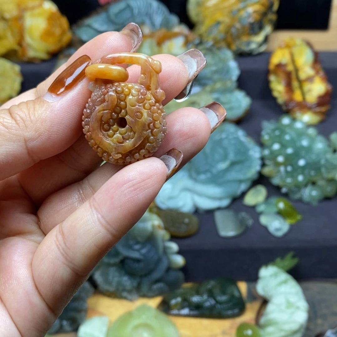 蛇纹石玉颈饰未镶嵌