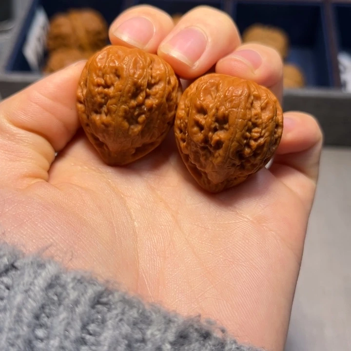 文玩核桃把件糖三角445