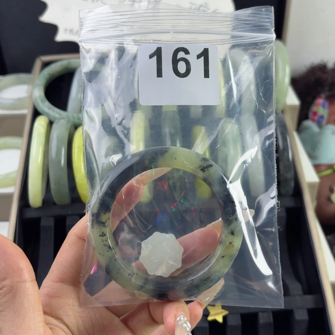 蛇纹石玉未镶嵌手镯似**青