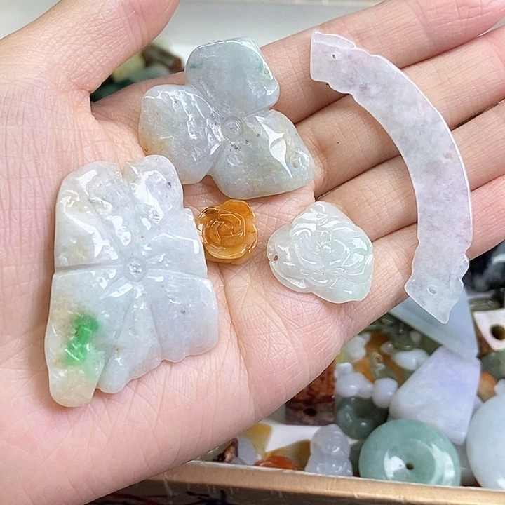 红***鱼翡翠未镶嵌颈饰天然翡翠