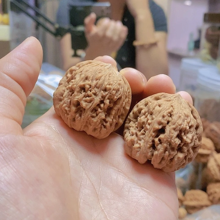 【闪购商品】文玩核桃把件37.5平谷凹底水尖黄