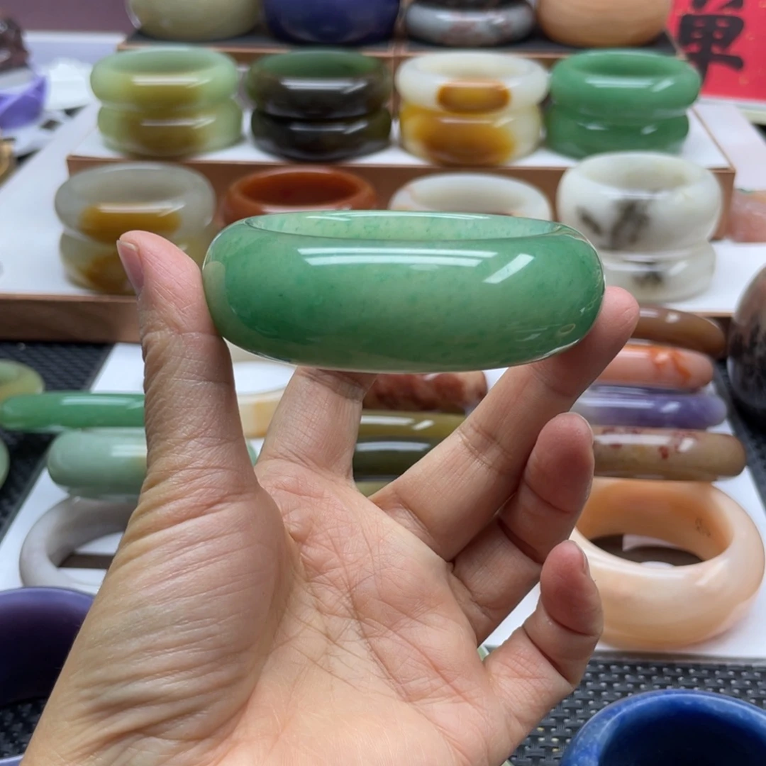 幸***姐石英岩玉未镶嵌手镯