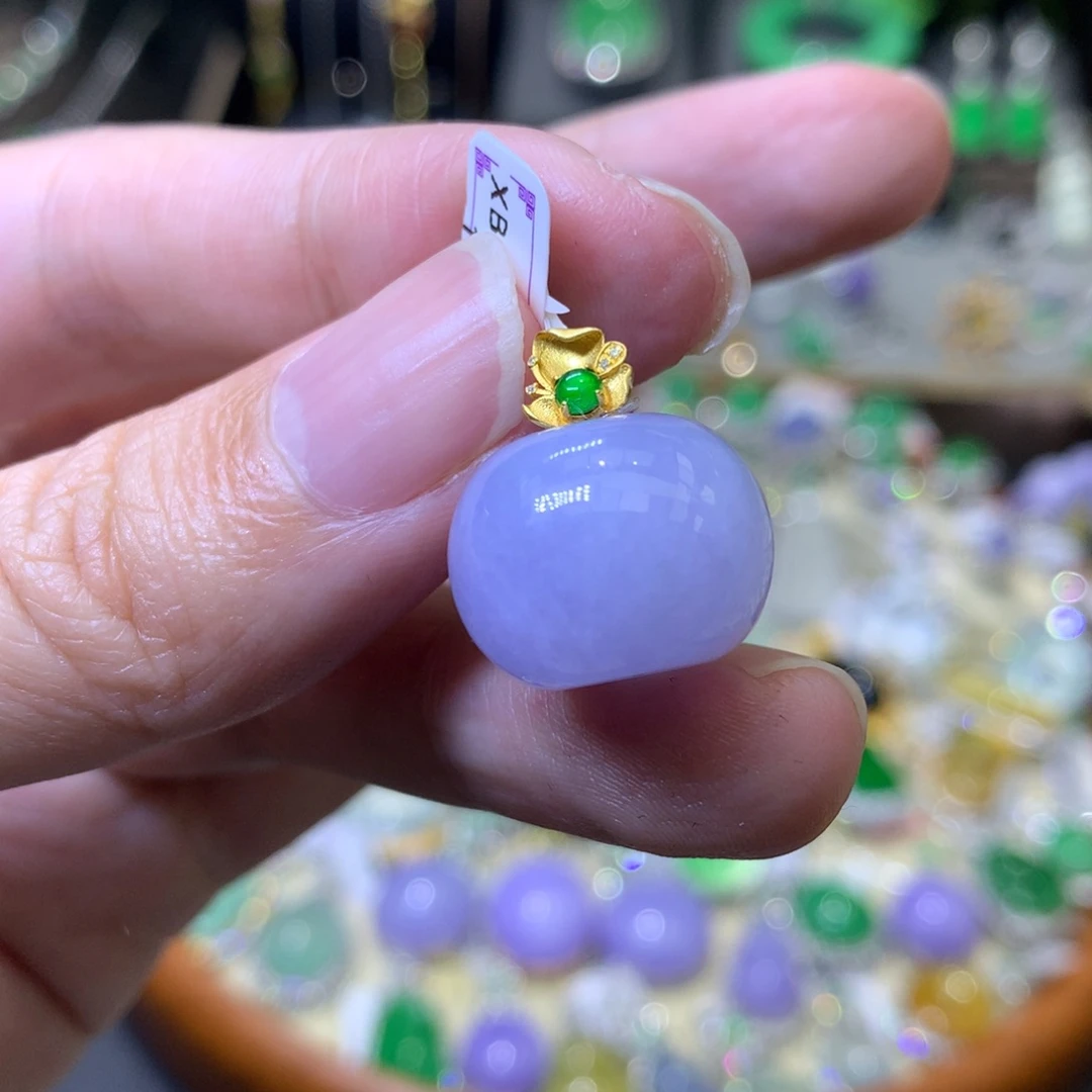 颈饰18K金镶嵌翡翠