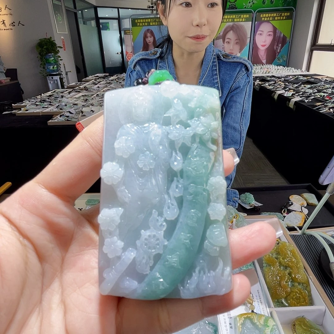 颈饰未镶嵌翡翠一个