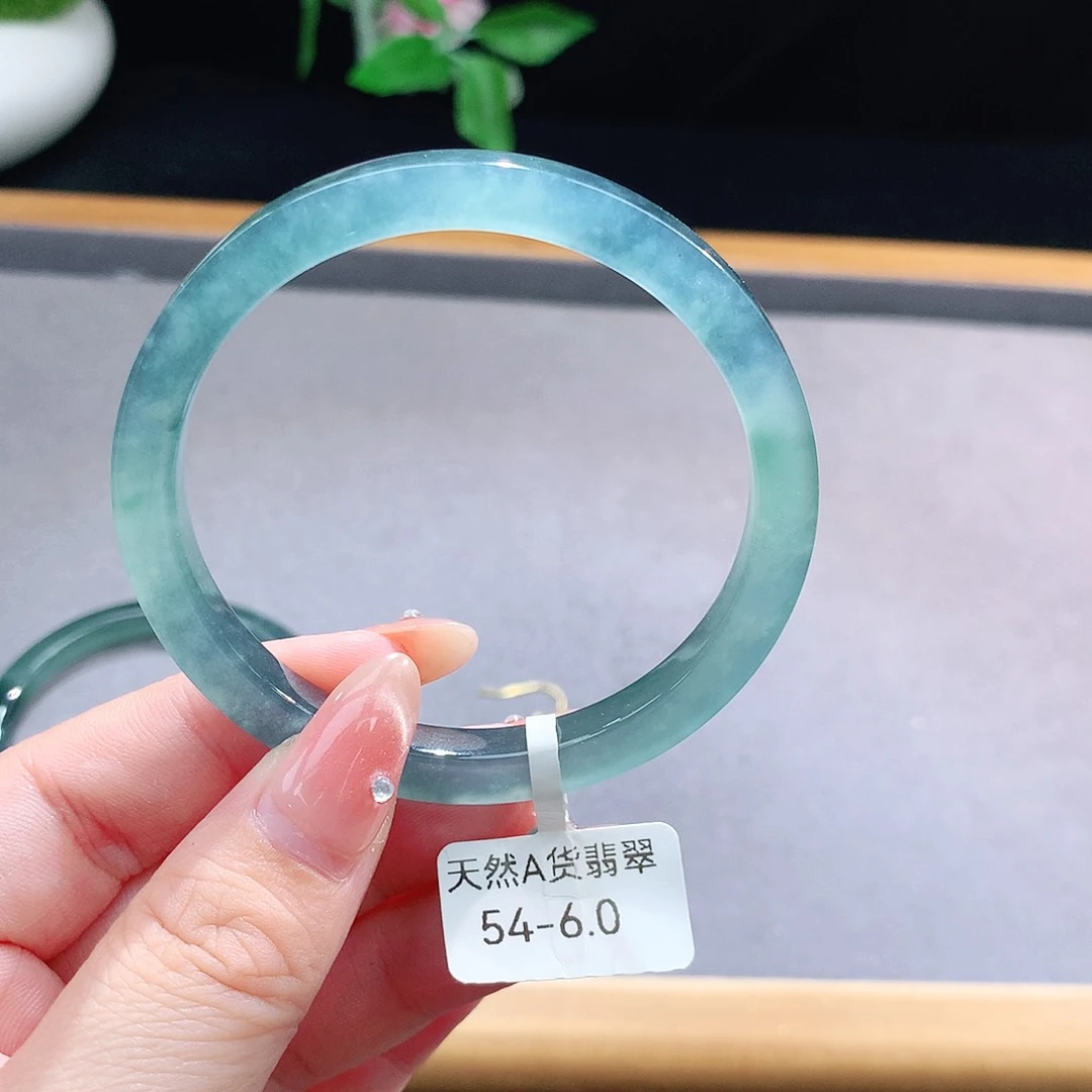 未镶嵌手镯（圆镯）翡翠