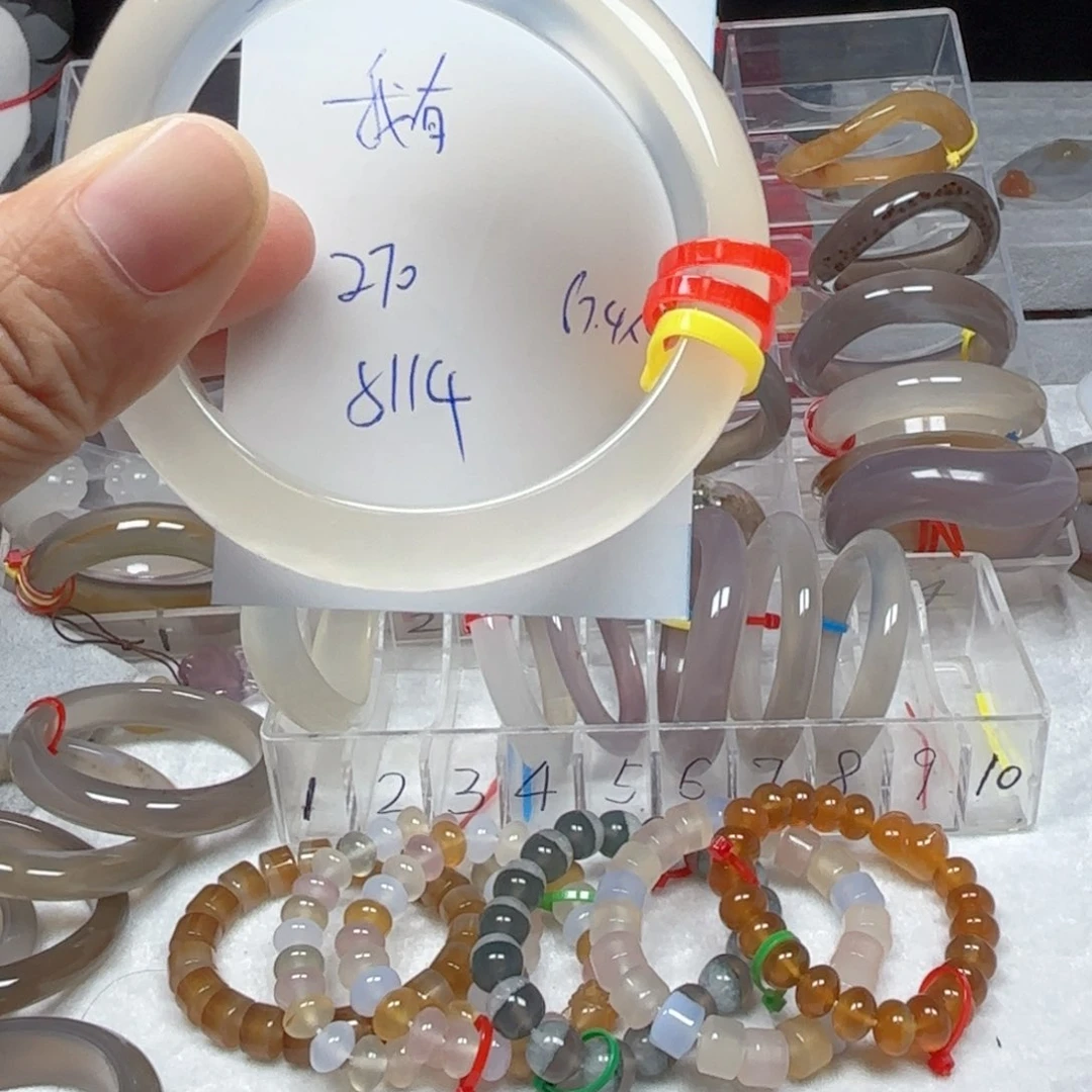 我***了玛瑙/玉髓手镯未镶嵌