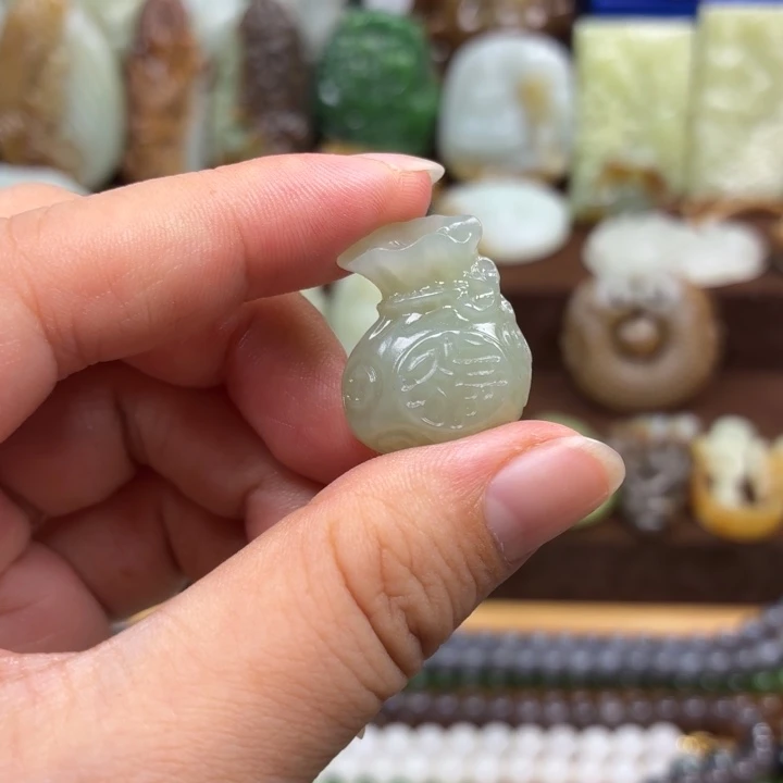 颈饰未镶嵌和田玉