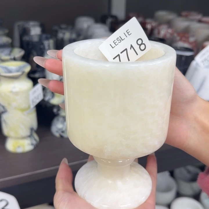 X718.        罐蜡。 味道自选