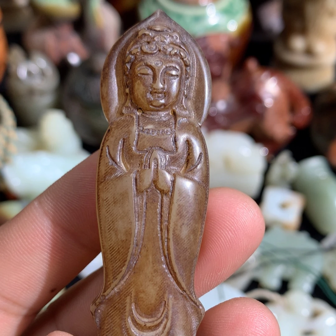 透闪石质玉未镶嵌颈饰