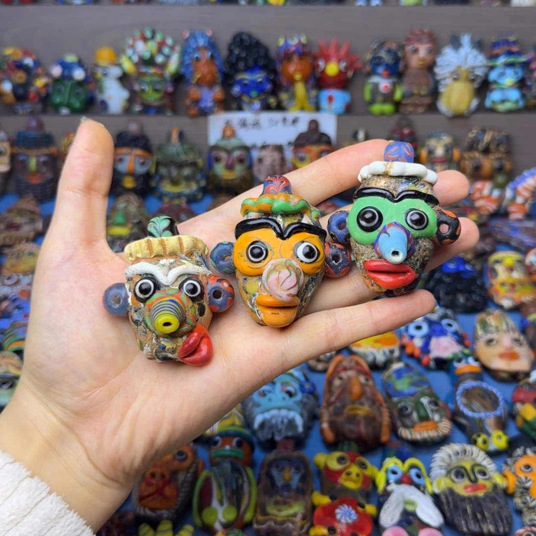 琉璃非金属玻璃颈饰长鼻子娃