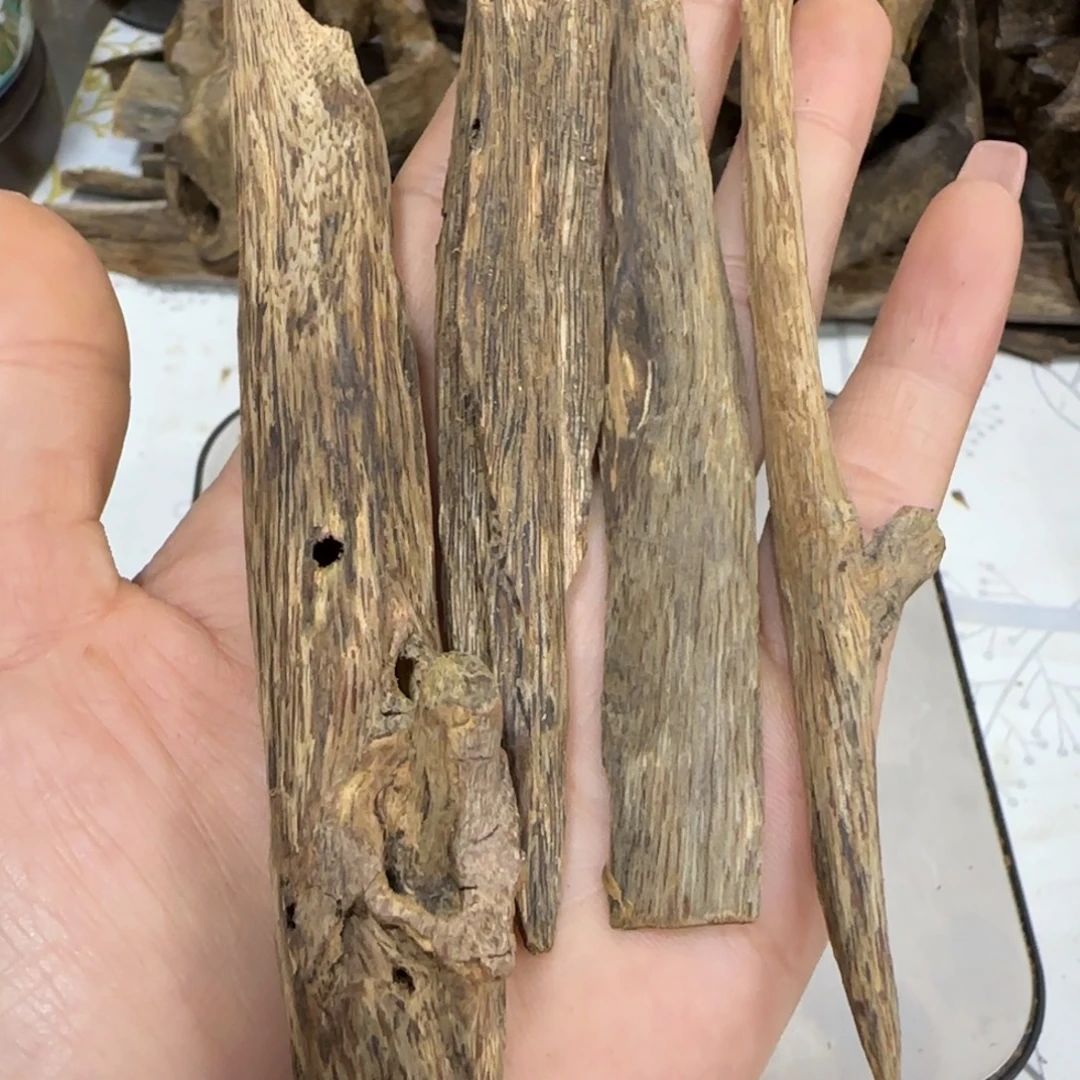 沉香摆件海南奇楠虫漏块料20.8
