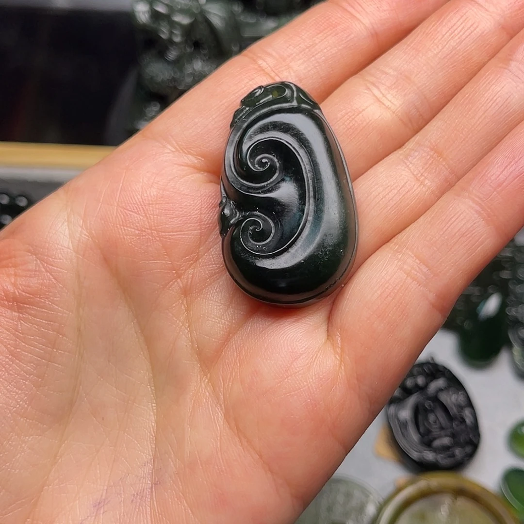 经***坊蛇纹石玉未镶嵌颈饰