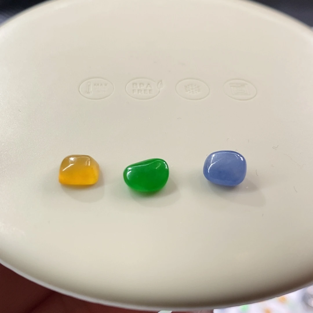 颈饰未镶嵌翡翠一手浓色随形