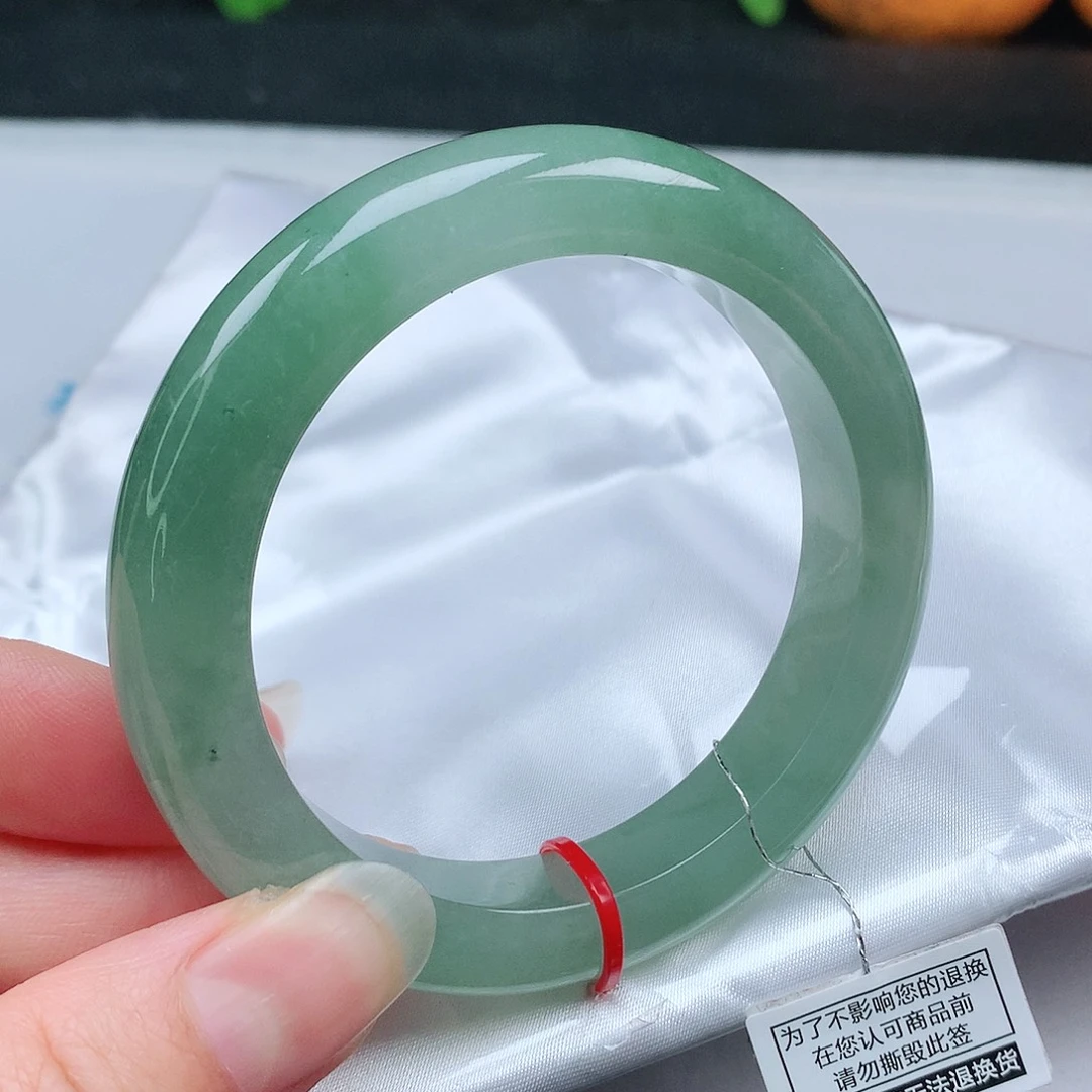 翡翠手镯未镶嵌56圈