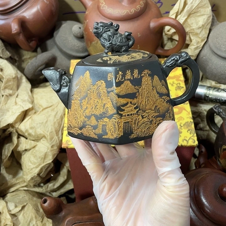 茶壶紫砂原矿泥料，手工制作一把紫砂壶。