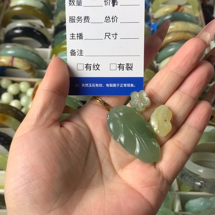 蛇纹石玉未镶嵌颈饰6464