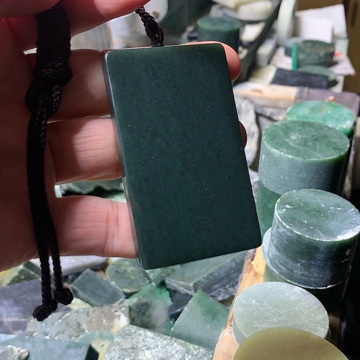 颈饰未镶嵌和田玉（糖玉）