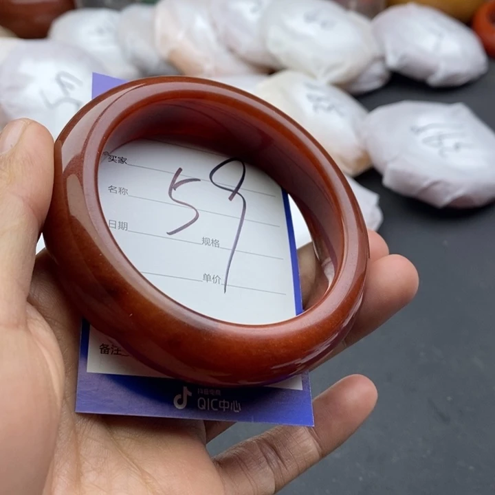 未镶嵌手镯石英质玉