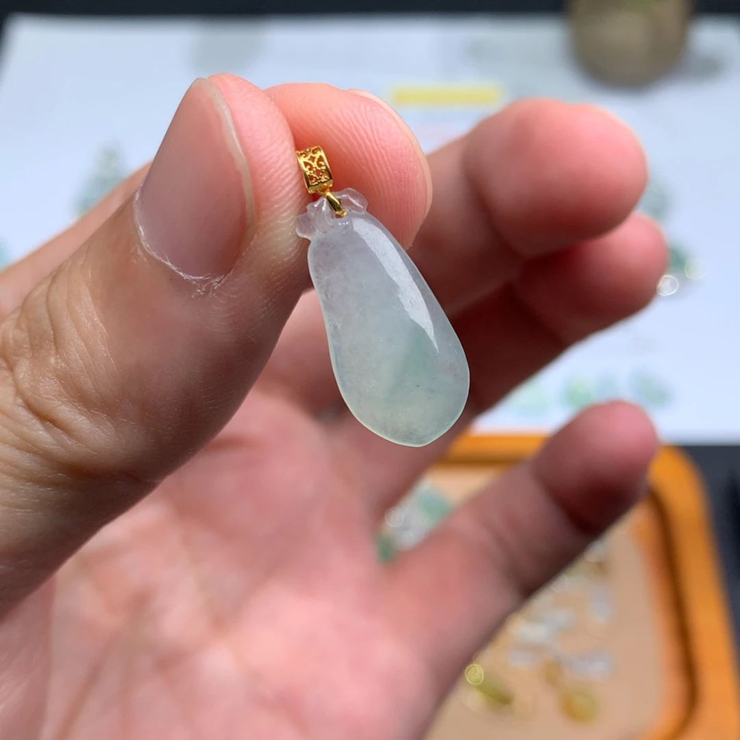 翡翠18K金镶嵌颈饰福瓜