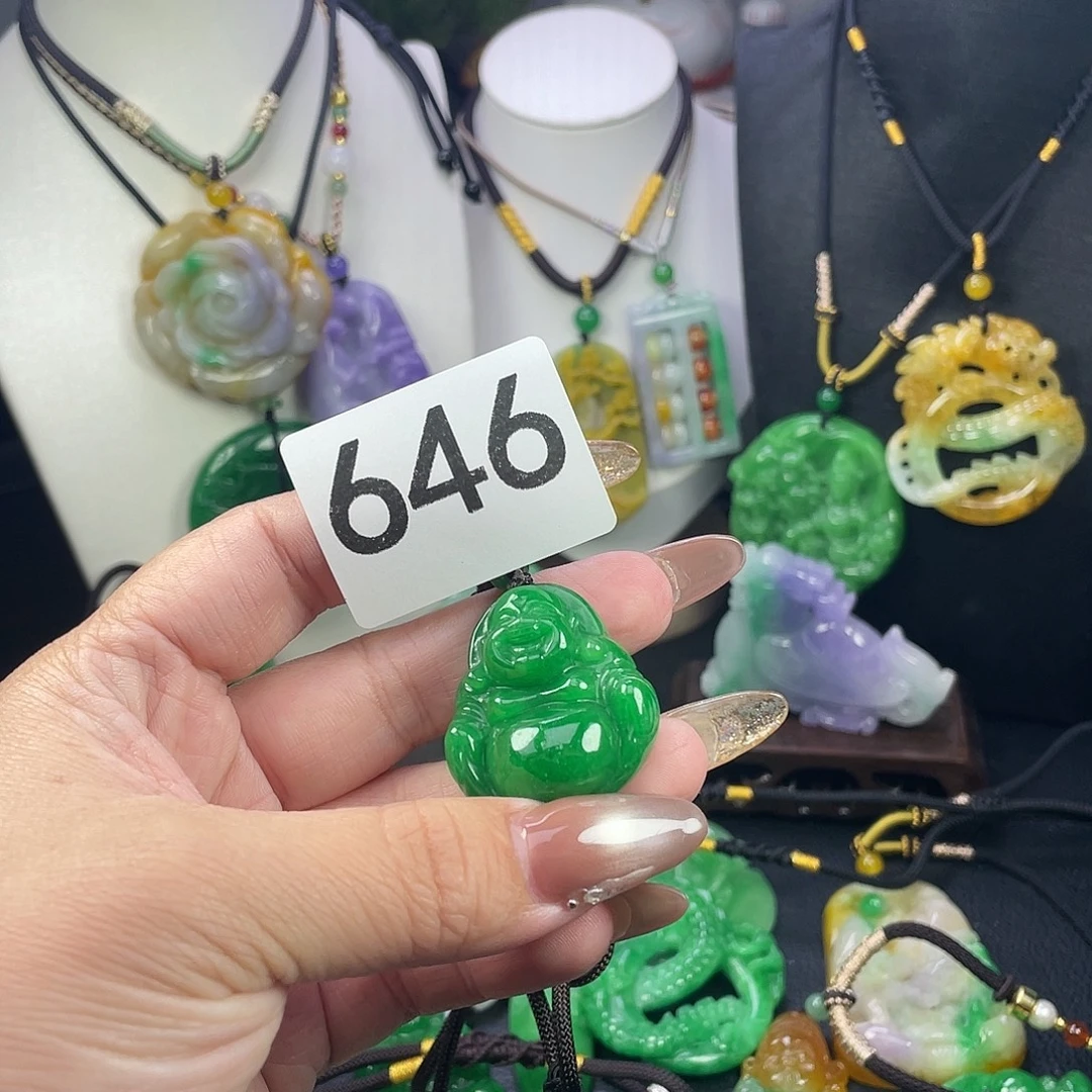 翡翠未镶嵌吊坠(赠链)