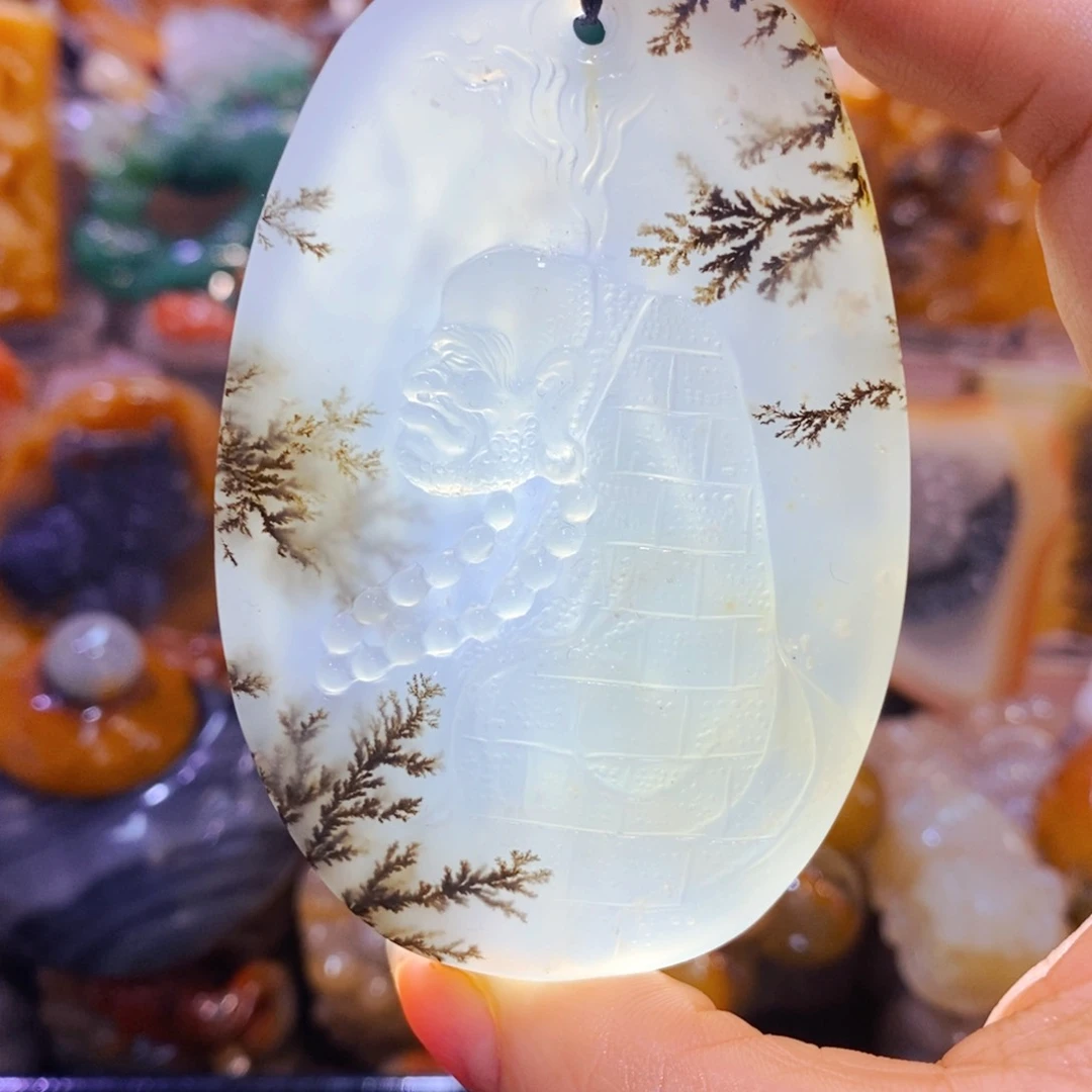 未镶嵌石英质玉（黄龙玉）颈饰