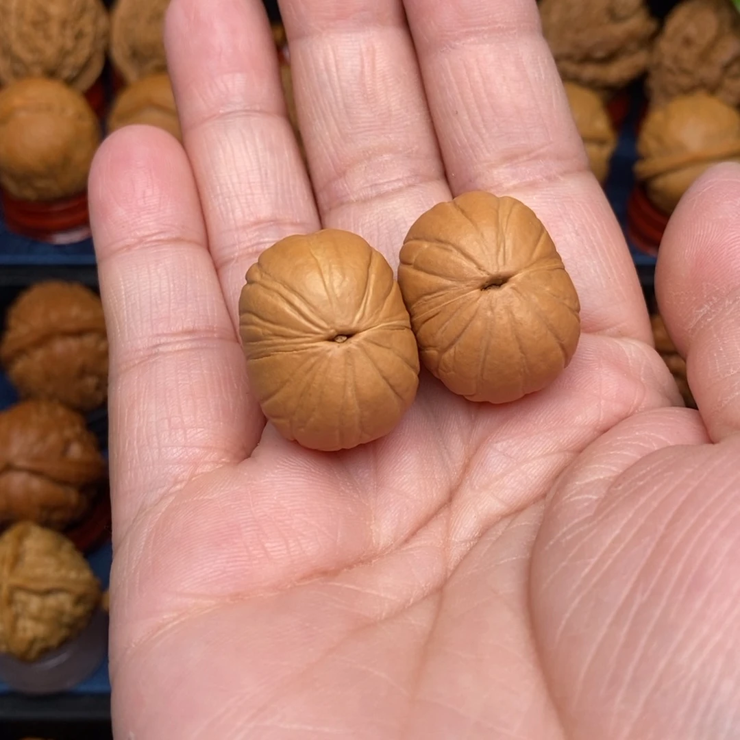 文玩核桃把件牛*灰手捻