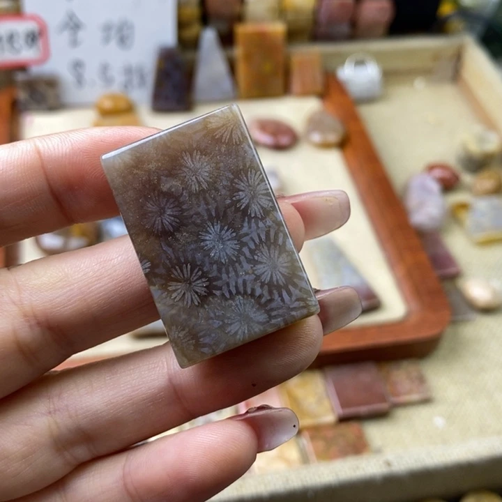 石英岩玉合金颈饰