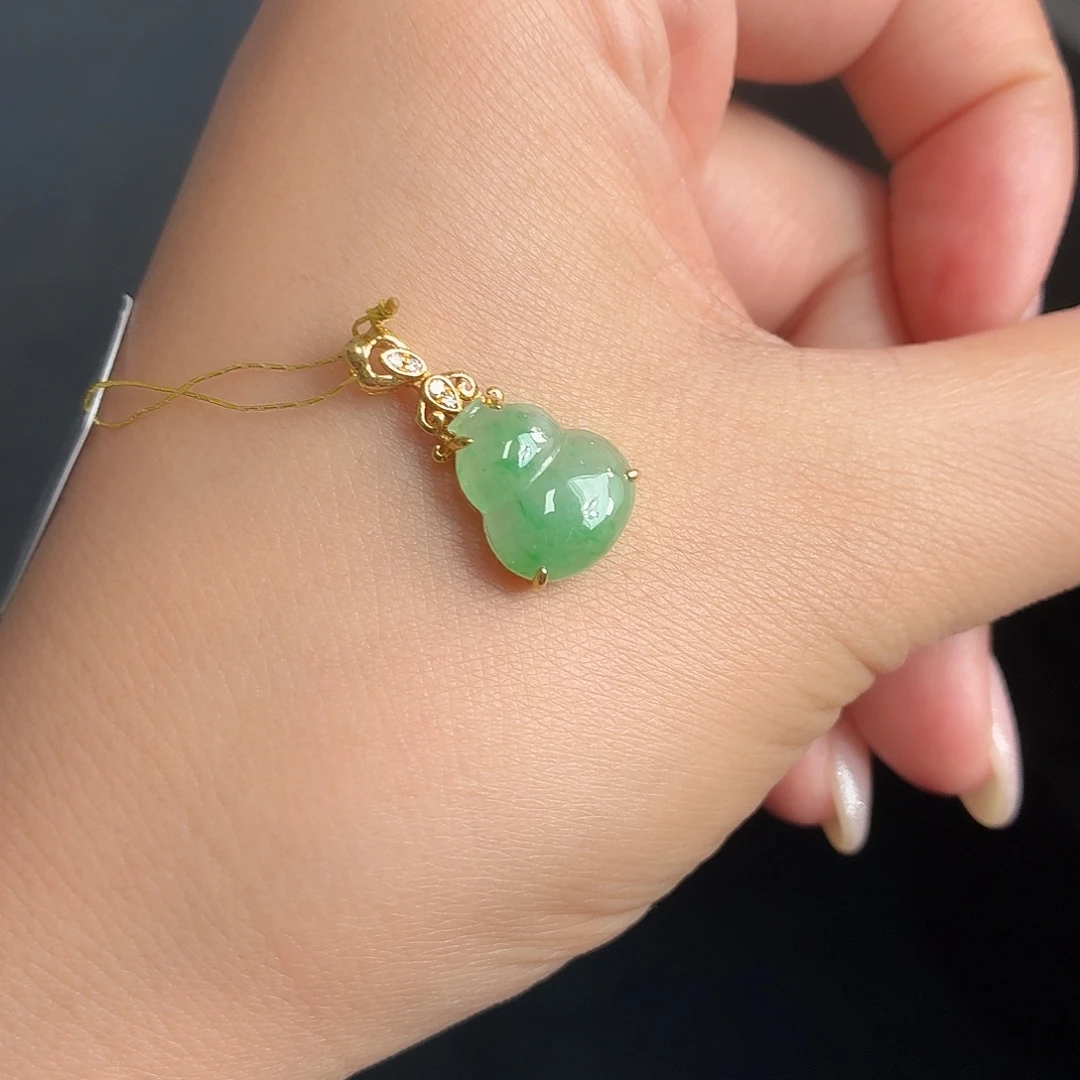 翡翠18K金镶嵌颈饰