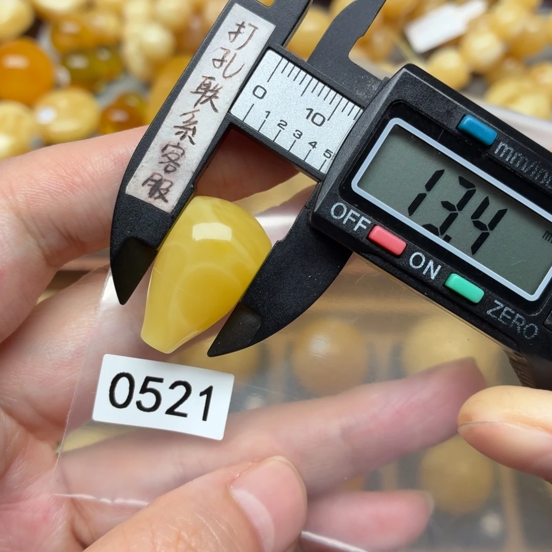 静***行蜜蜡未镶嵌裸石蜜蜡三通