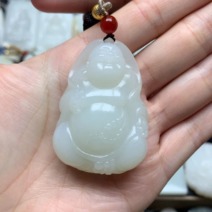 颈饰未镶嵌和田玉成*