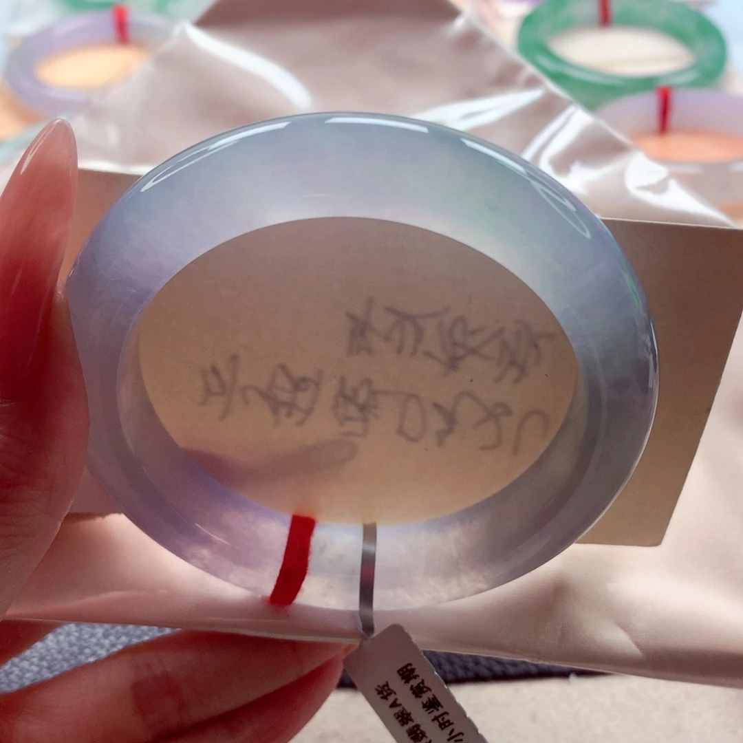 翡翠未镶嵌手镯冰胶起光烟紫幻彩特色