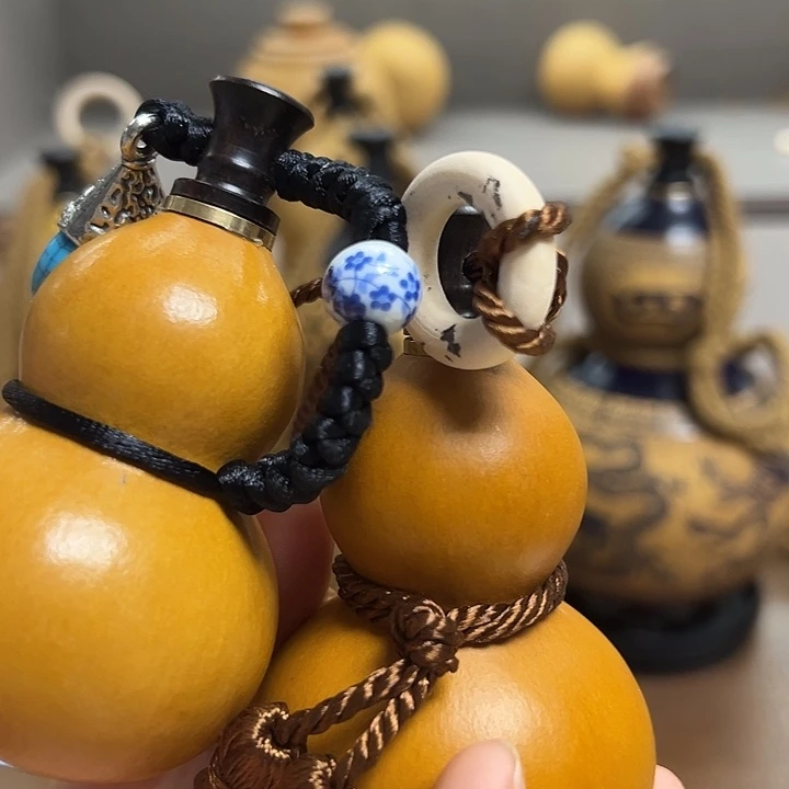 何***奎嗯摸摸陌陌摸摸哦哦