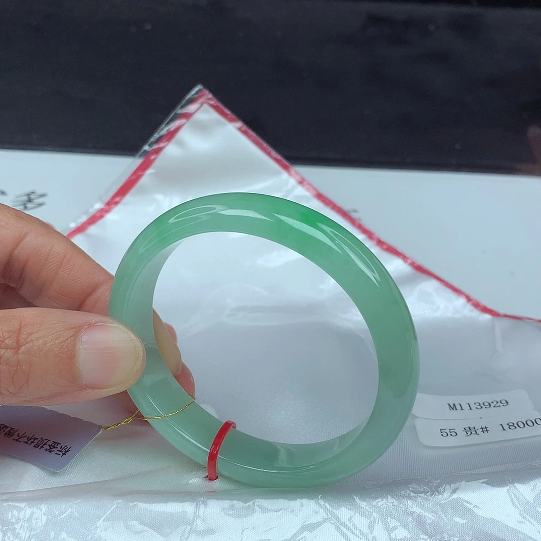 翡翠手镯未镶嵌55贵3929