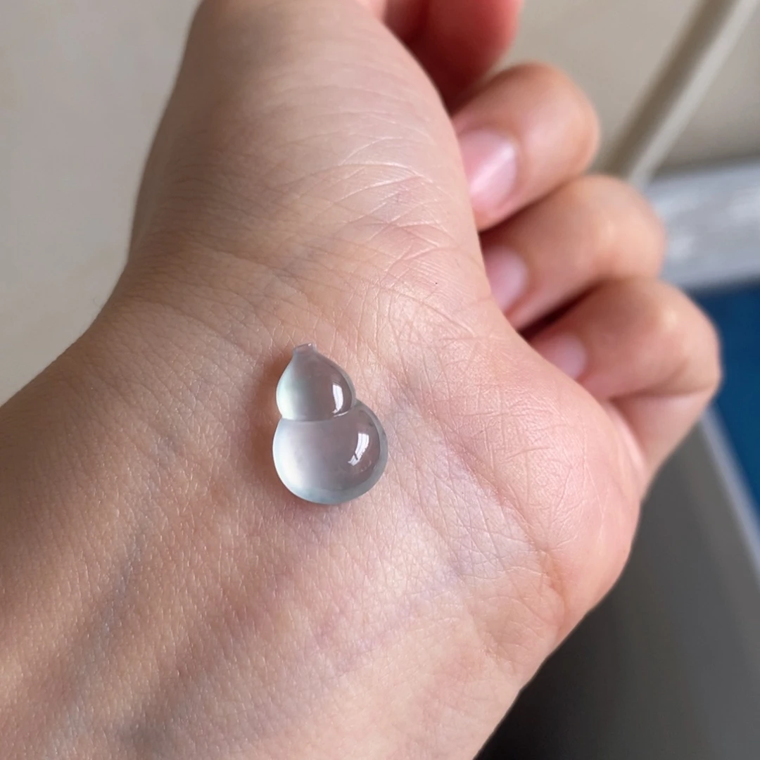 翡翠未镶嵌颈饰葫芦