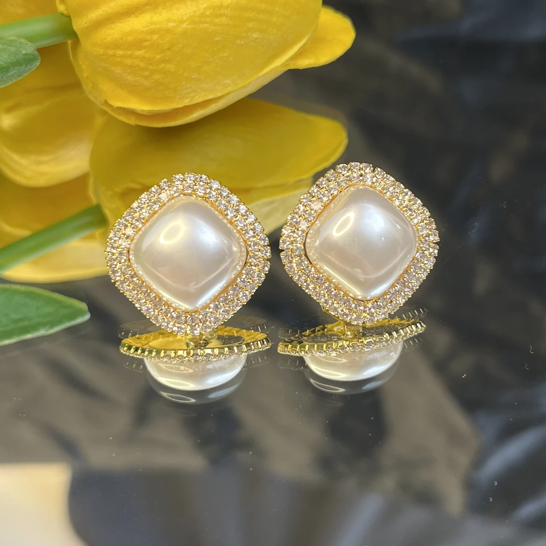 非金属仿珍珠耳饰耳饰法式2025年简约金色素款女浅金色复古耳钉