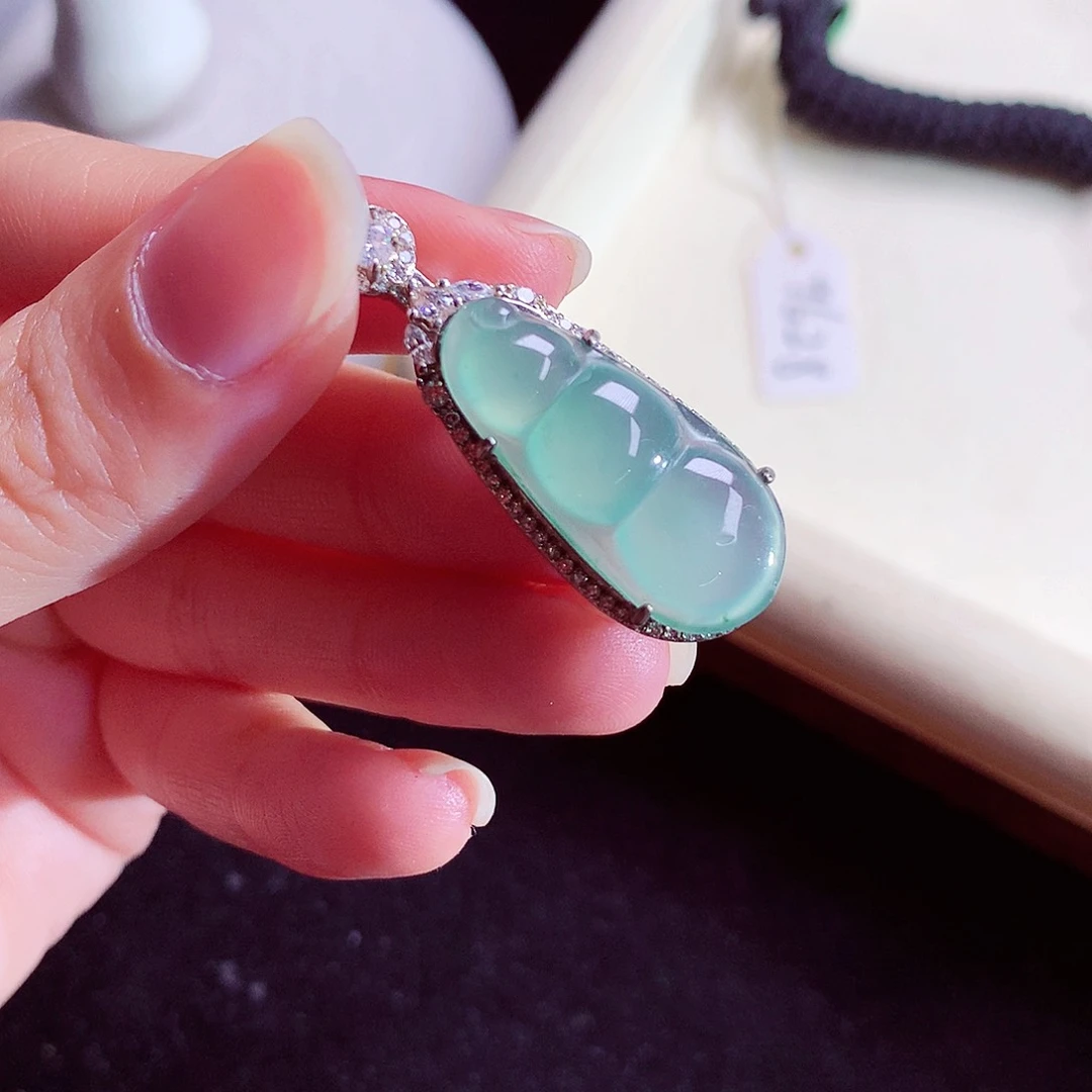 颈饰未镶嵌翡翠天然