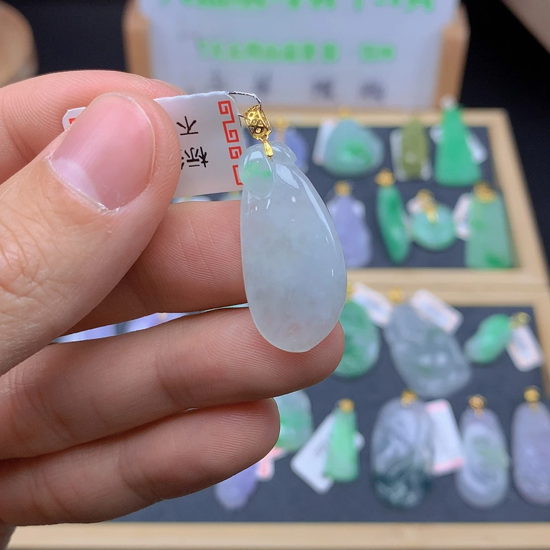 翡翠颈饰18K金镶嵌翡翠