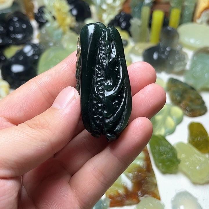 未镶嵌蛇纹石玉颈饰