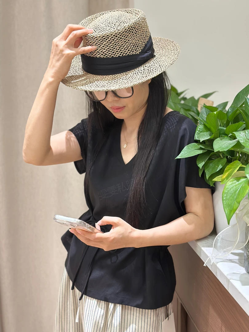 2025年女t恤衫新款上档次爆款休闲宽松遮肚子V领洋气百搭天丝短袖