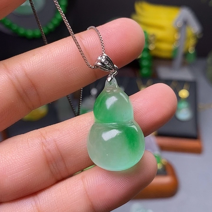 吊坠(赠链)未镶嵌翡翠