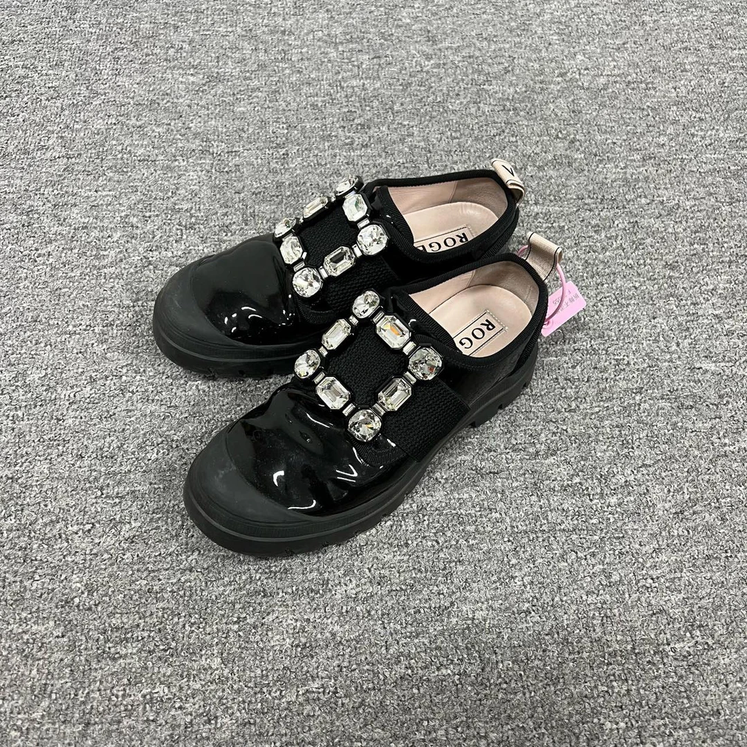 99新 Roger Vivier/罗杰·维威耶 rv 黑色 钻扣 一脚蹬
