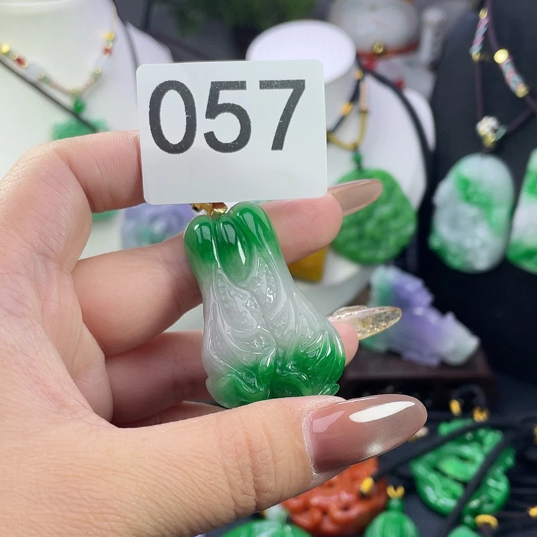 翡翠未镶嵌吊坠(赠链)