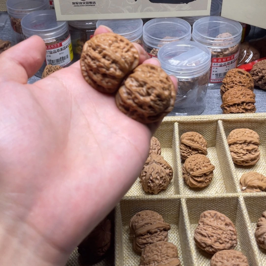 文玩核桃把件三角白 003