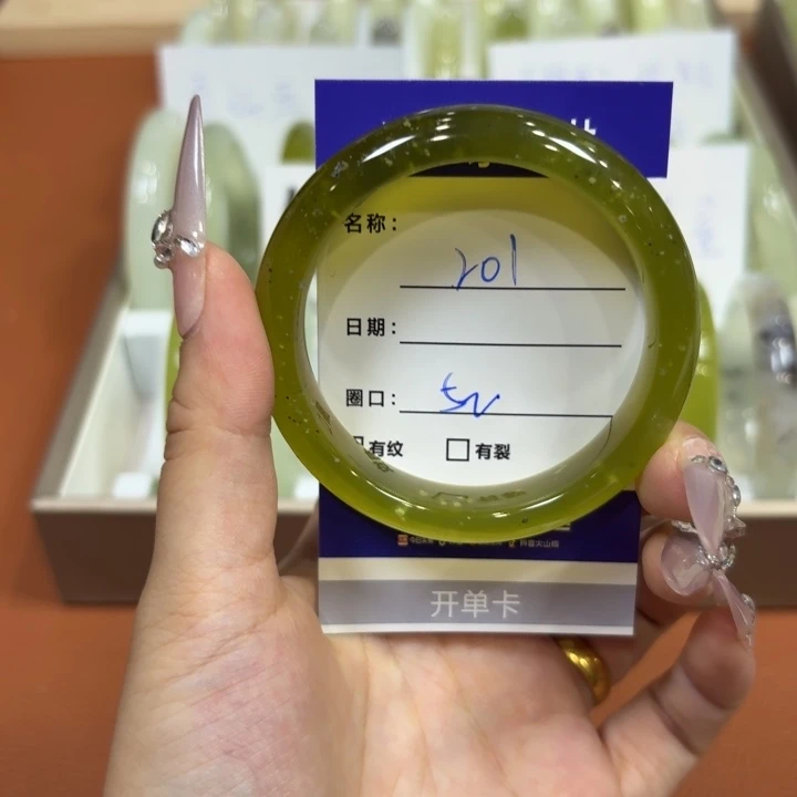 未镶嵌岫玉手镯天然