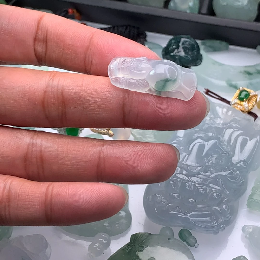颈饰未镶嵌翡翠挂件