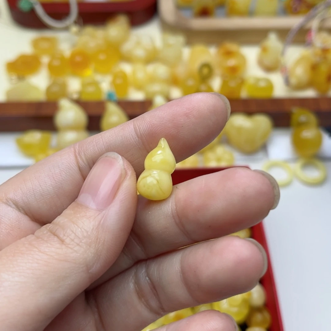 【闪购商品】蜜蜡裸石未镶嵌配饰