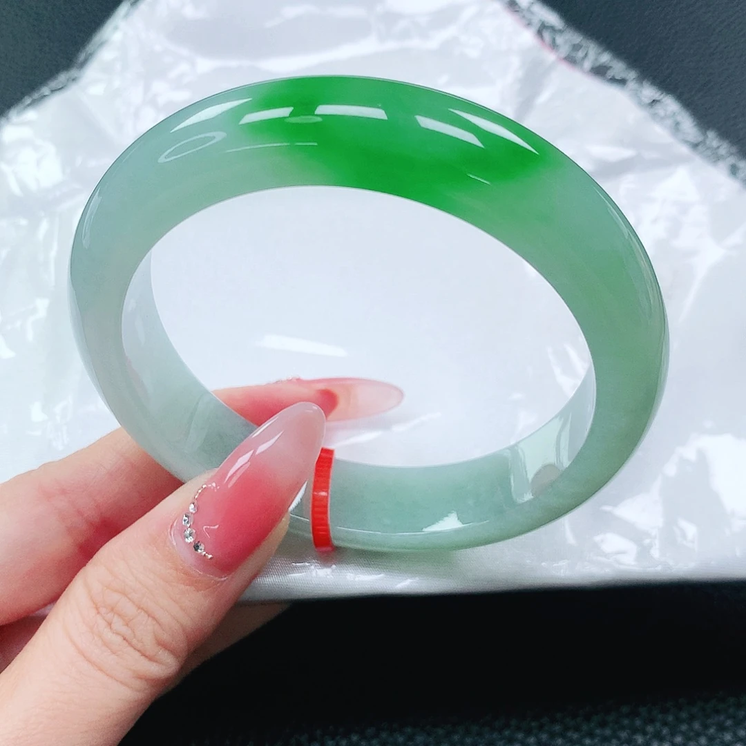 翡翠手镯未镶嵌57圈